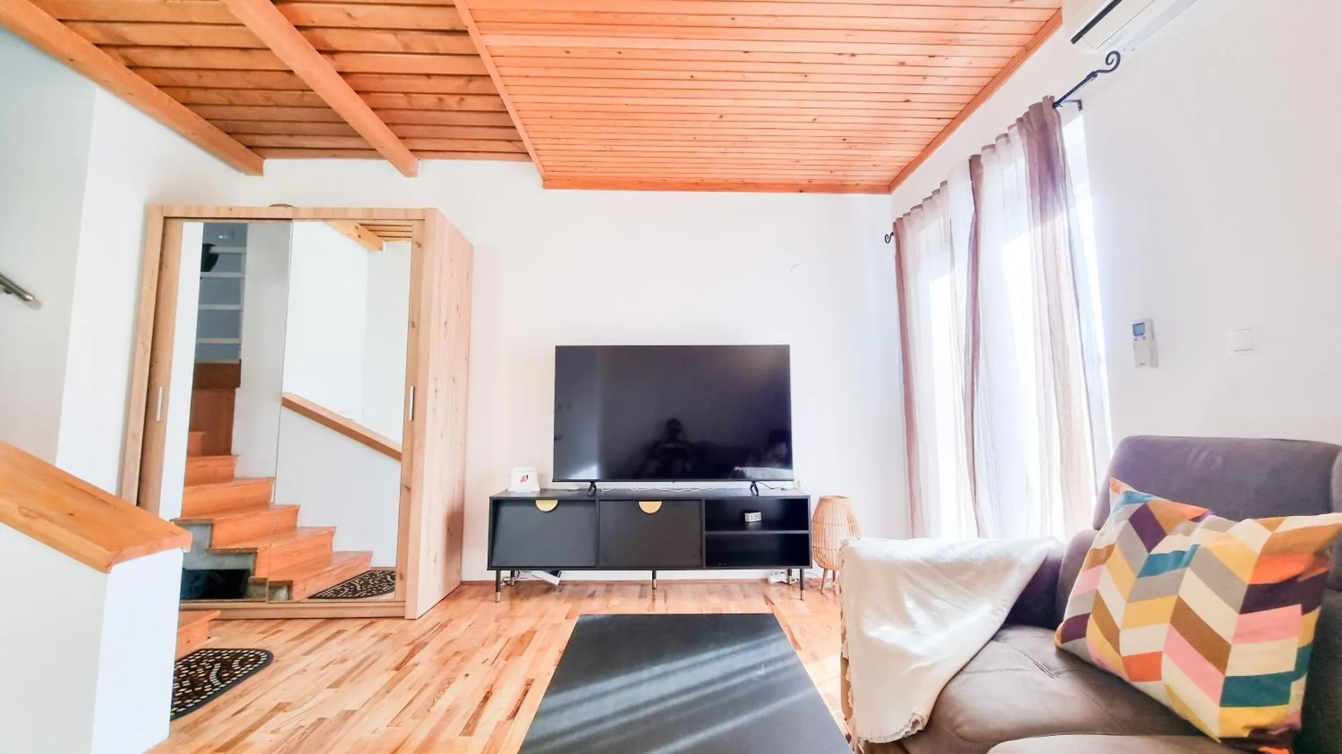 Holiday House Milan Pinezići 0*,  Croacia