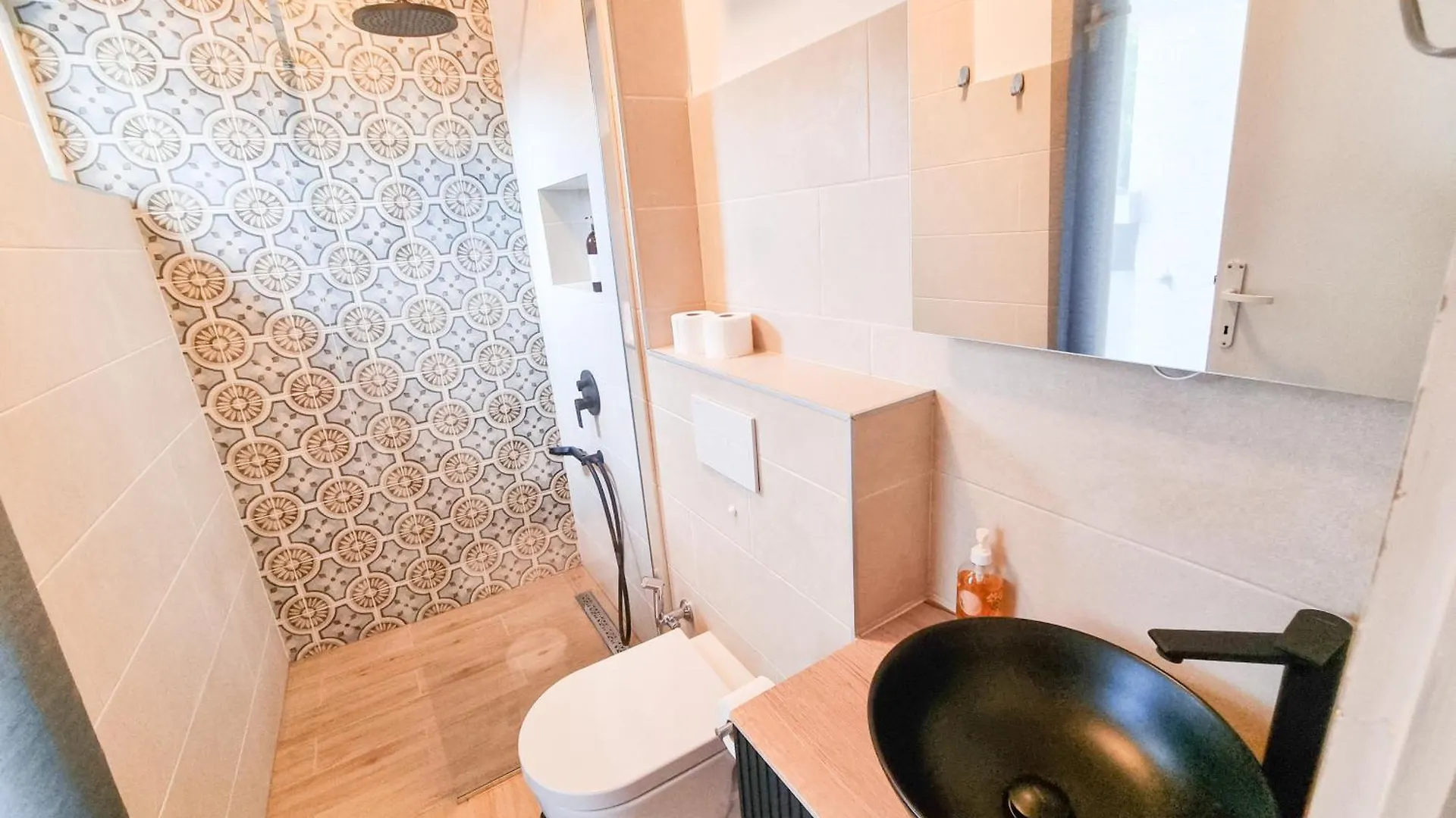 Holiday House Milan Pinezići 0*,